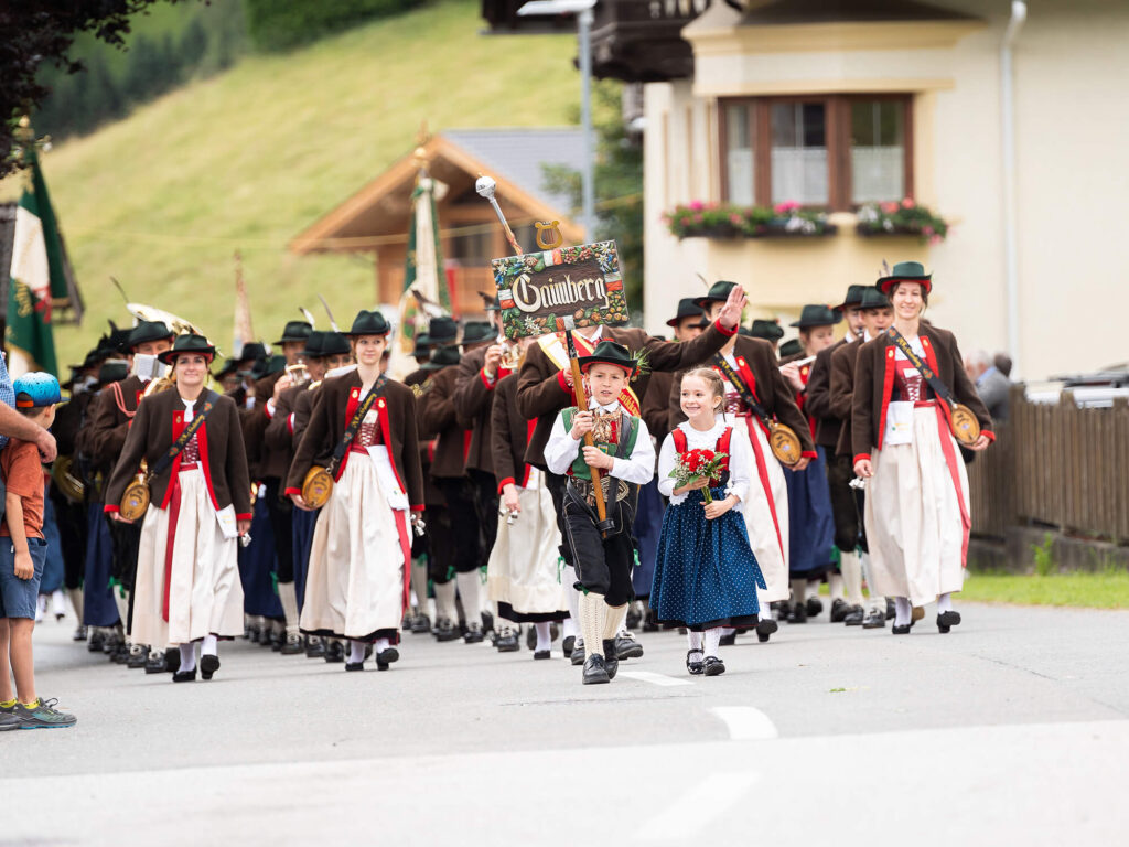 Aufmarsch beim Bezirksmusikfest in Ranggen 2024