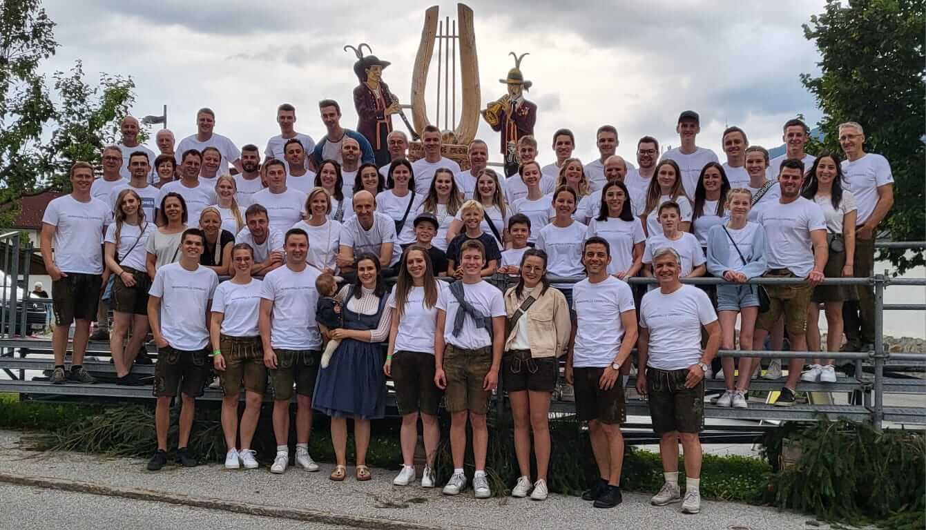 Gruppenfoto auf dem Festplatz in Ranggen