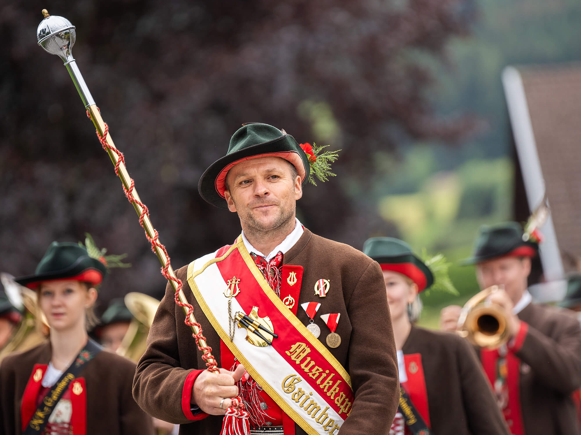 Unser Stabführer Seppi Tiefnig führte den Festumzug an